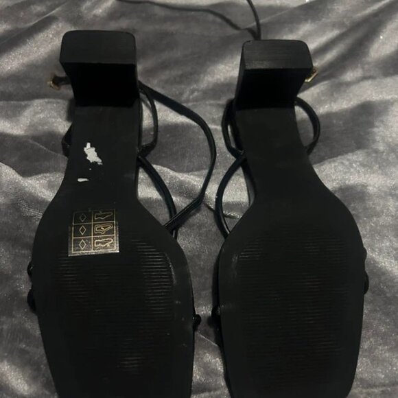 Black heels - Picture 3 of 3